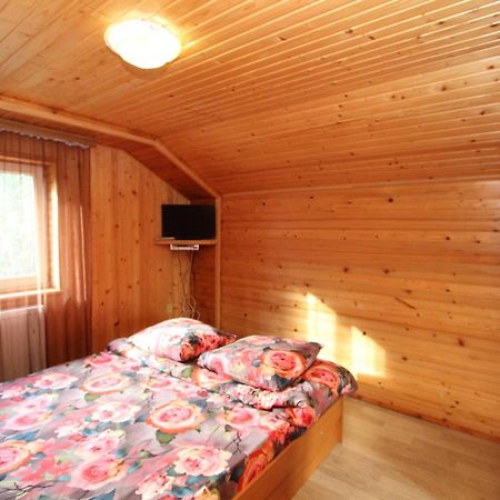 Complex "Shum Lisu" Apartment Tatariv Bagian luar foto