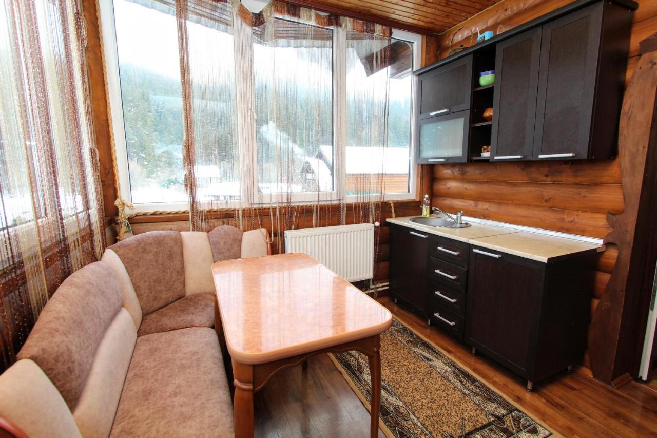 Complex "Shum Lisu" Apartment Tatariv Bagian luar foto