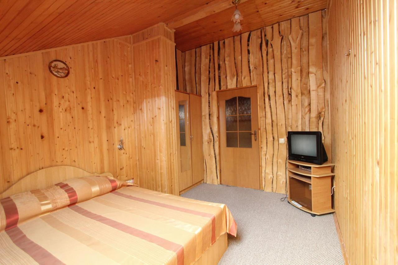 Complex "Shum Lisu" Apartment Tatariv Bagian luar foto