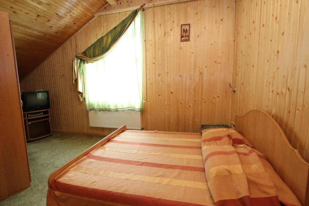 Complex "Shum Lisu" Apartment Tatariv Bagian luar foto